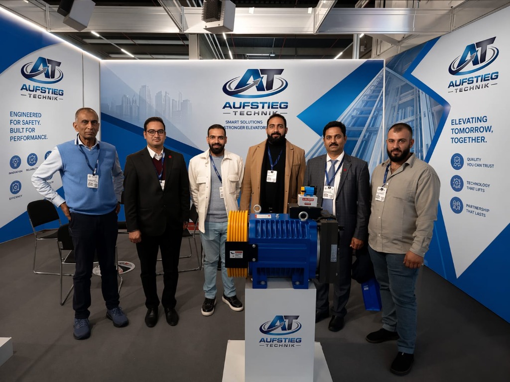 Aufstieg Technik team at industry exhibition showcasing elevator technology